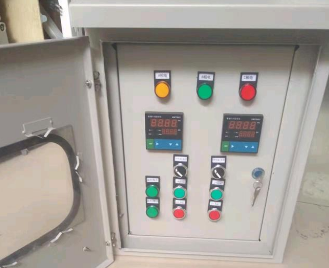 16699506724092.png 电伴热配电箱.png